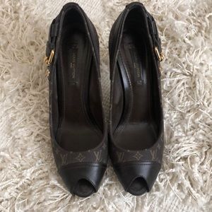 Louis Vuitton peep toe heels